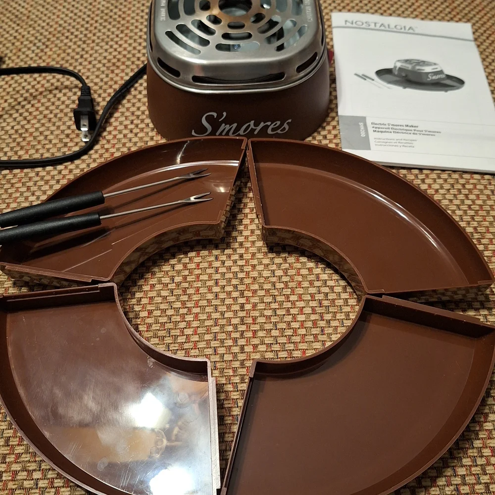 Nostalgia Electric S'mores Maker - Black and Silver